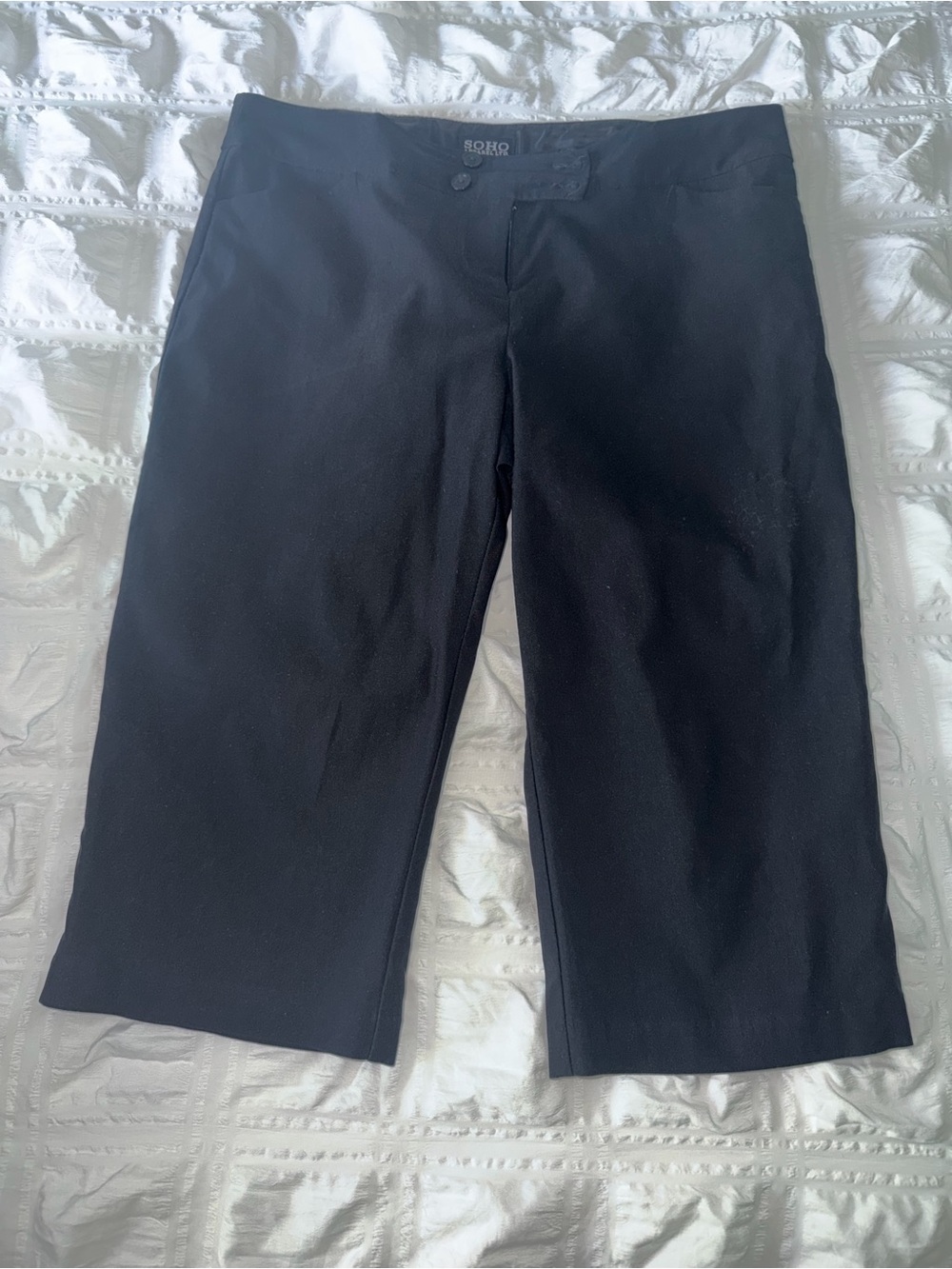 SOHO Women Black Capris